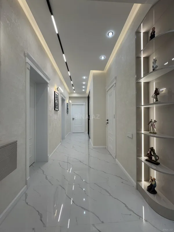 Satılır 3 otaqlı mənzil 135 m²