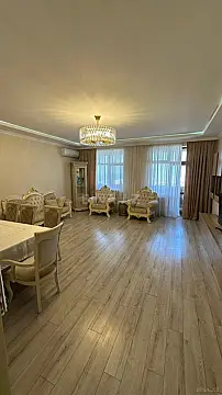 Satılır 3 otaqlı mənzil 155 m²