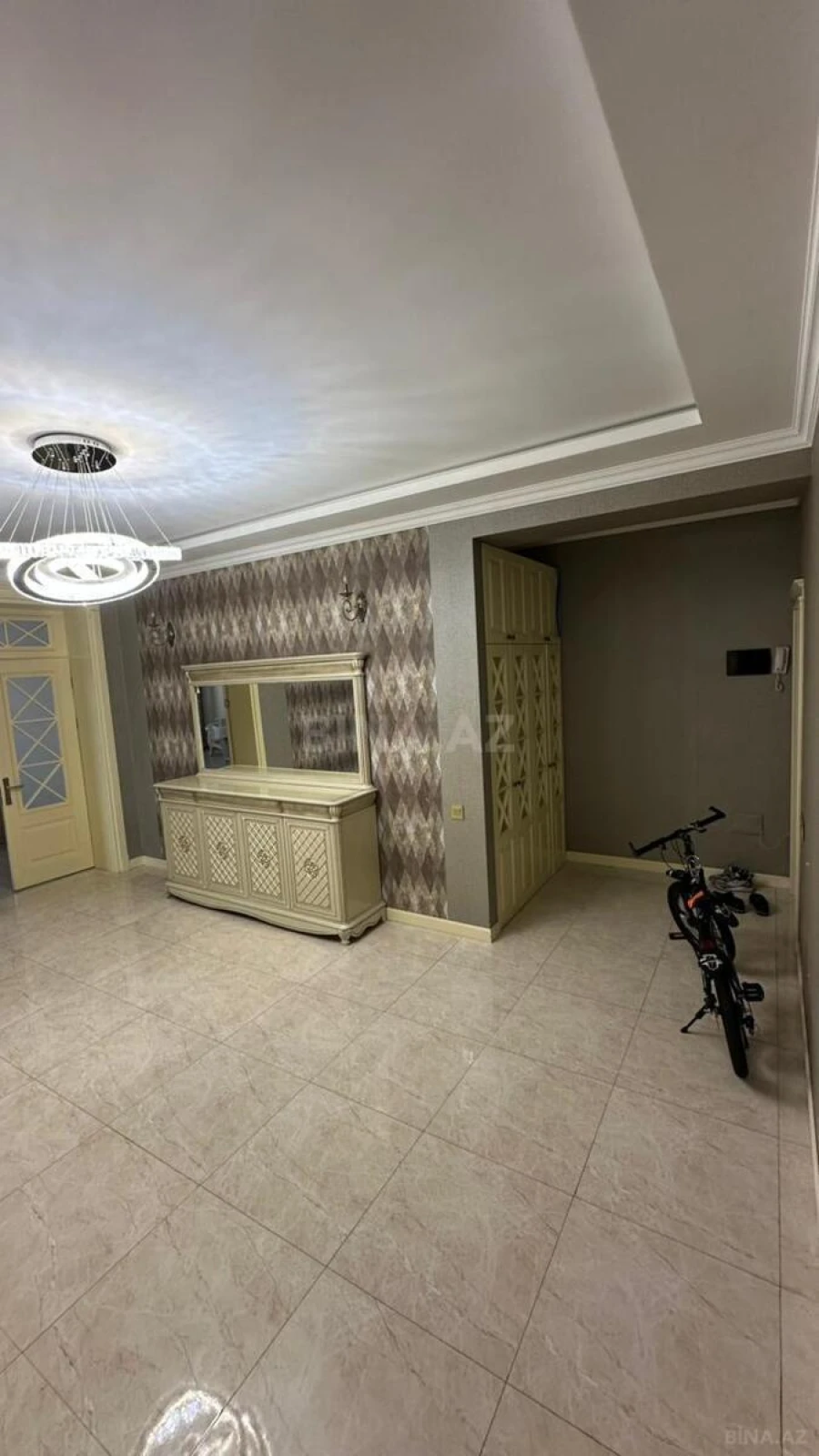 Satılır 3 otaqlı mənzil 155 m²