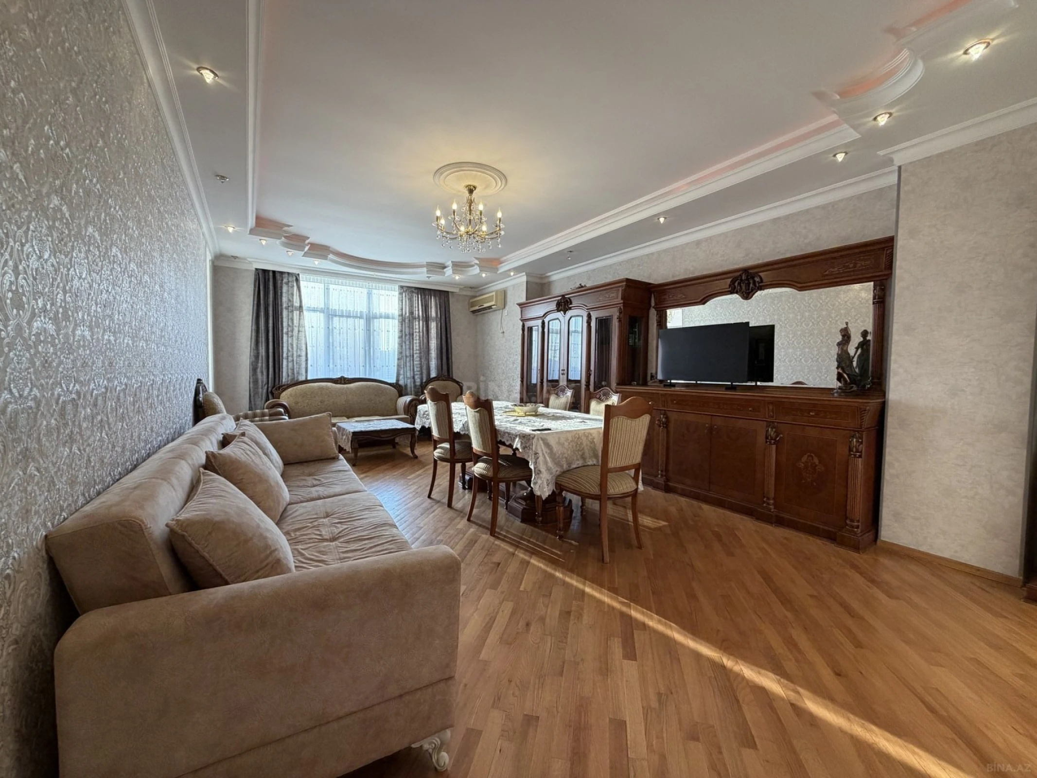 Satılır 3 otaqlı mənzil 140 m²