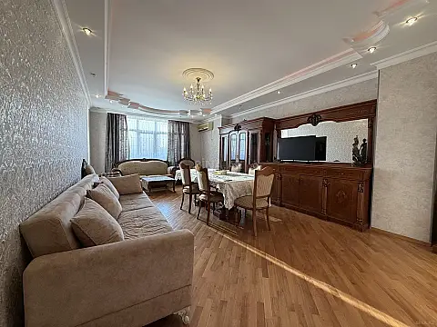 Satılır 3 otaqlı mənzil 140 m²