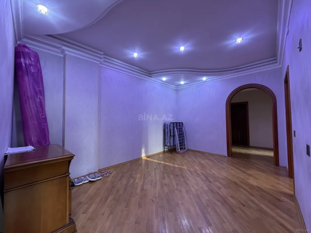 Satılır 3 otaqlı mənzil 140 m²