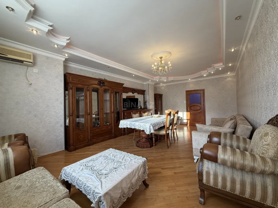 Satılır 3 otaqlı mənzil 140 m²