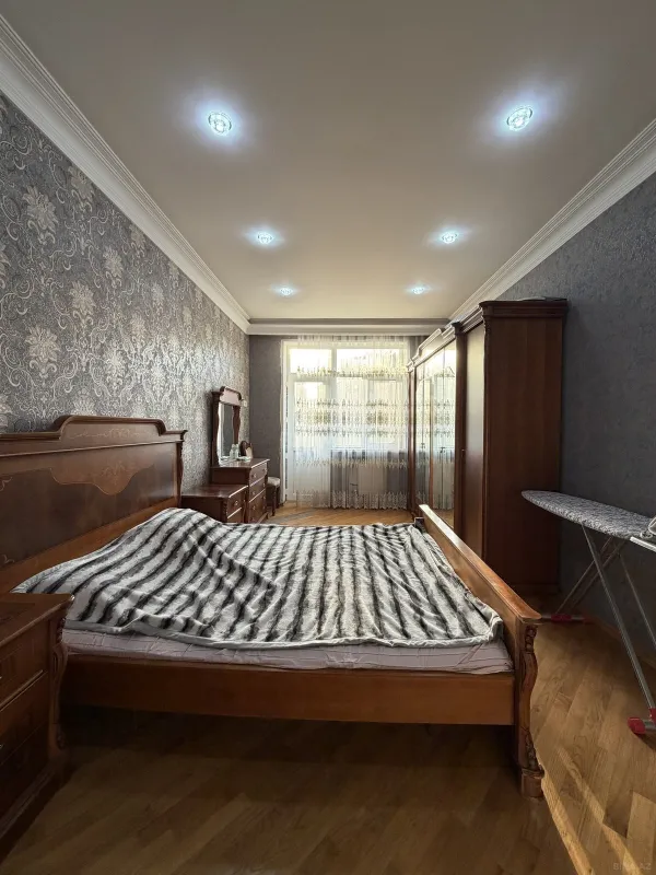 Satılır 3 otaqlı mənzil 140 m²