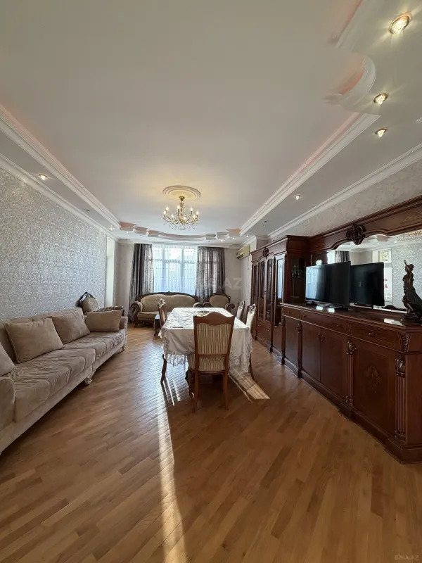 Satılır 3 otaqlı mənzil 140 m²