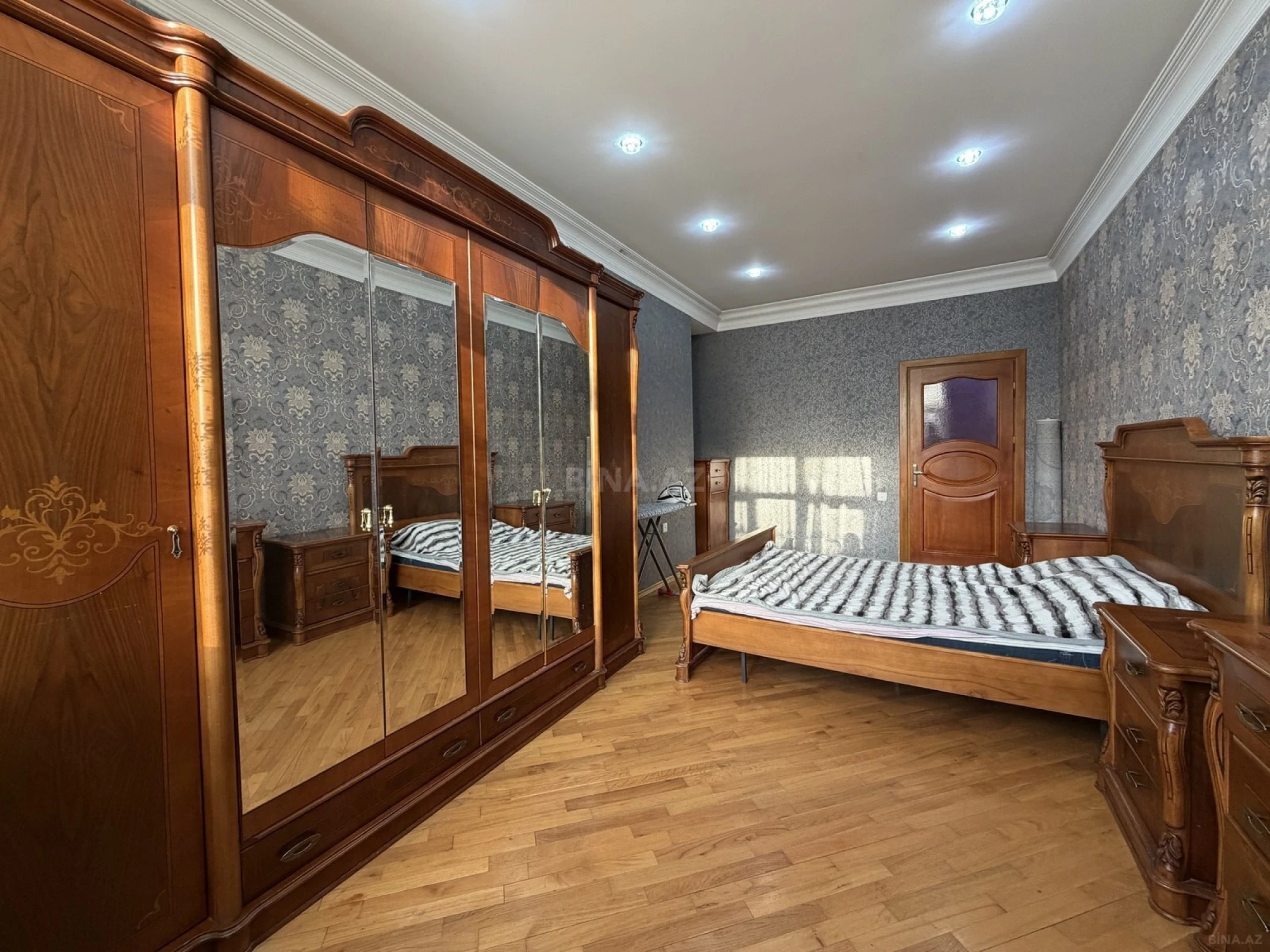 Satılır 3 otaqlı mənzil 140 m²