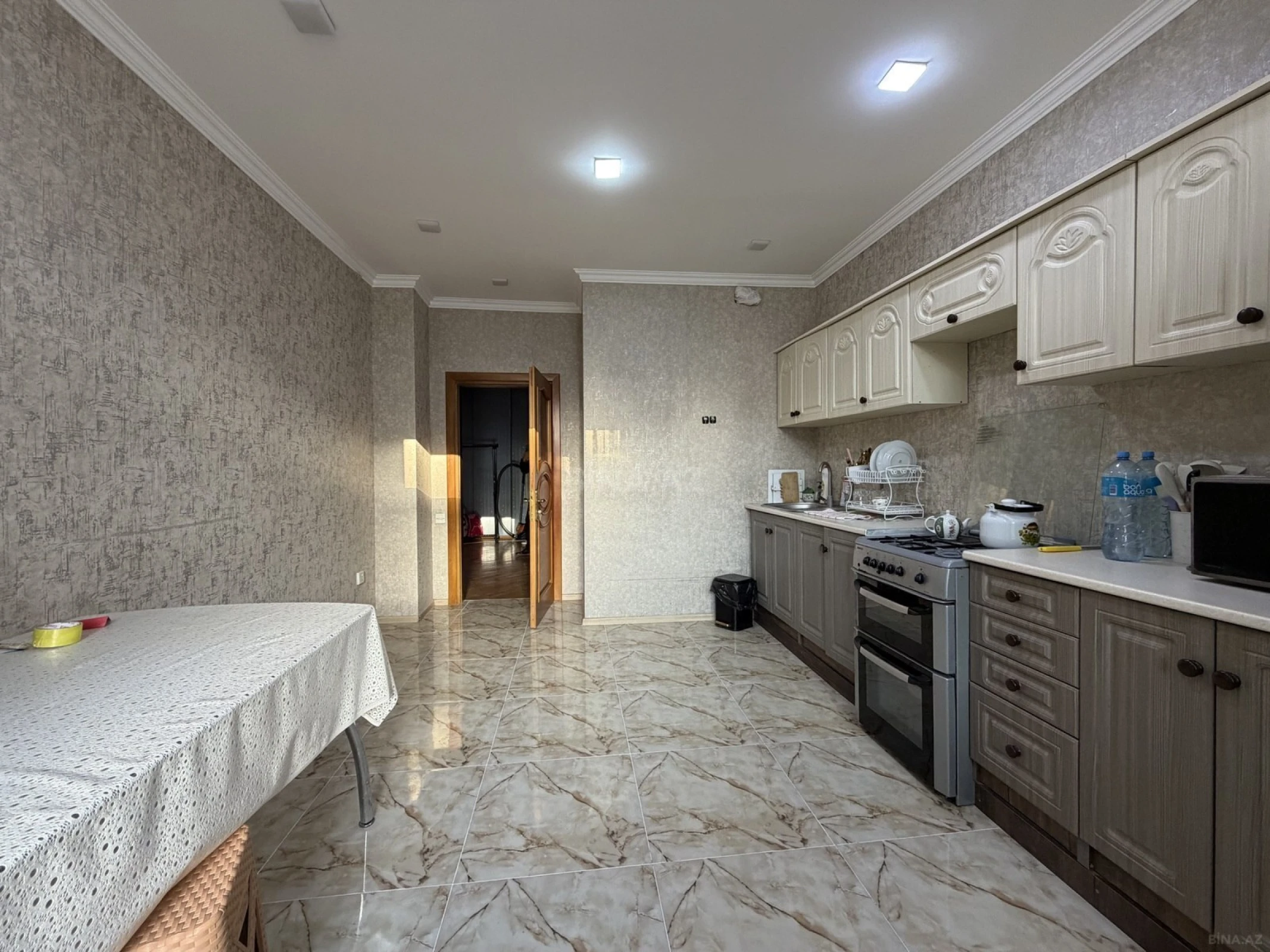 Satılır 3 otaqlı mənzil 140 m²