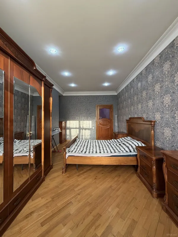 Satılır 3 otaqlı mənzil 140 m²