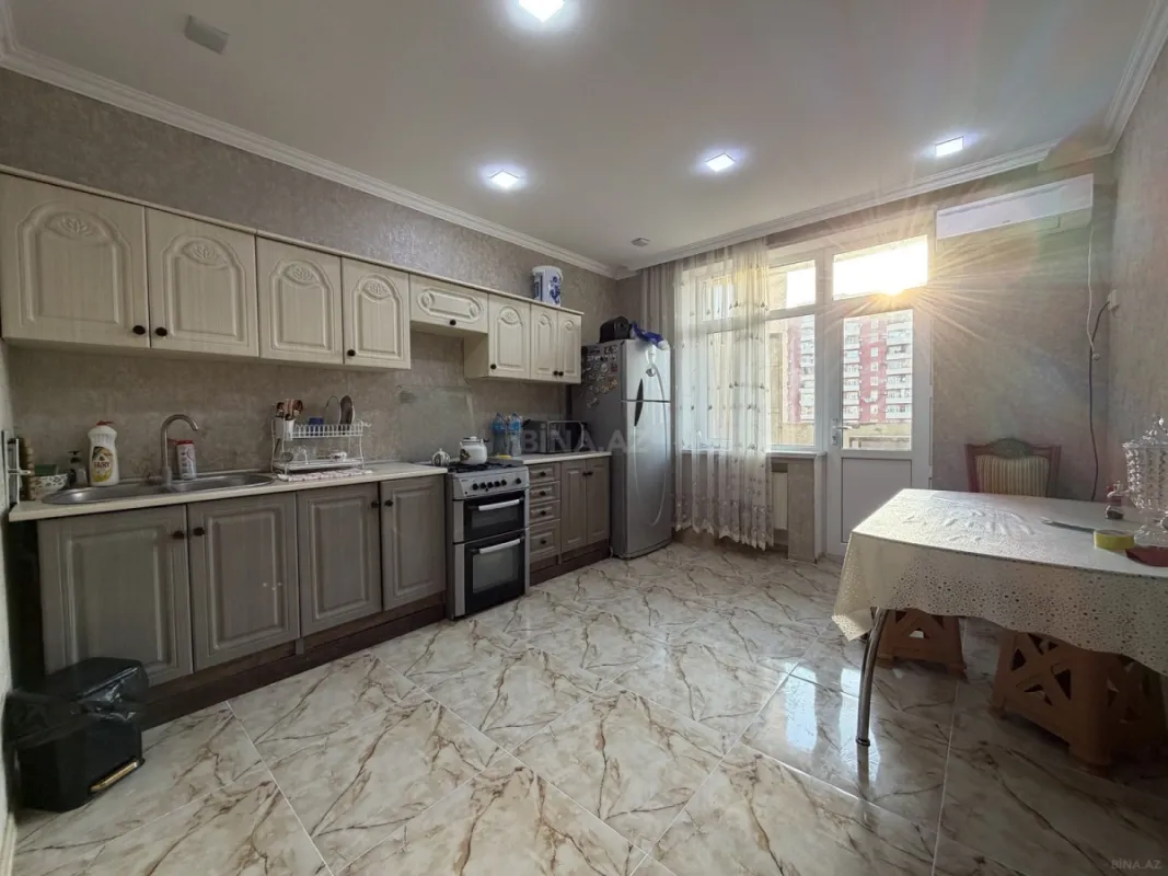 Satılır 3 otaqlı mənzil 140 m²