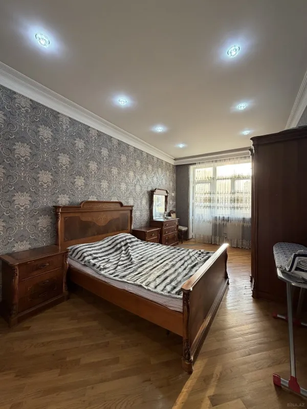 Satılır 3 otaqlı mənzil 140 m²