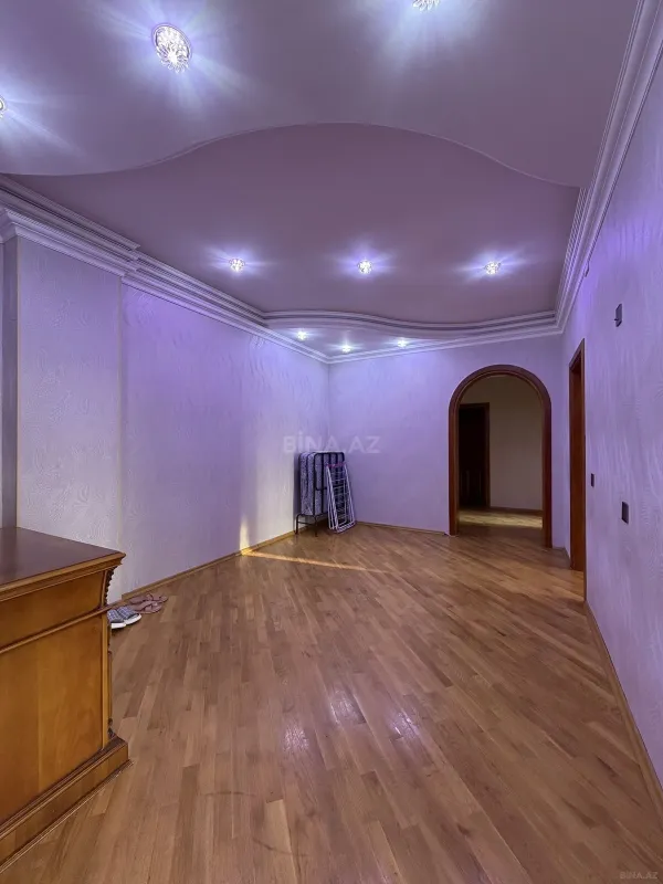 Satılır 3 otaqlı mənzil 140 m²