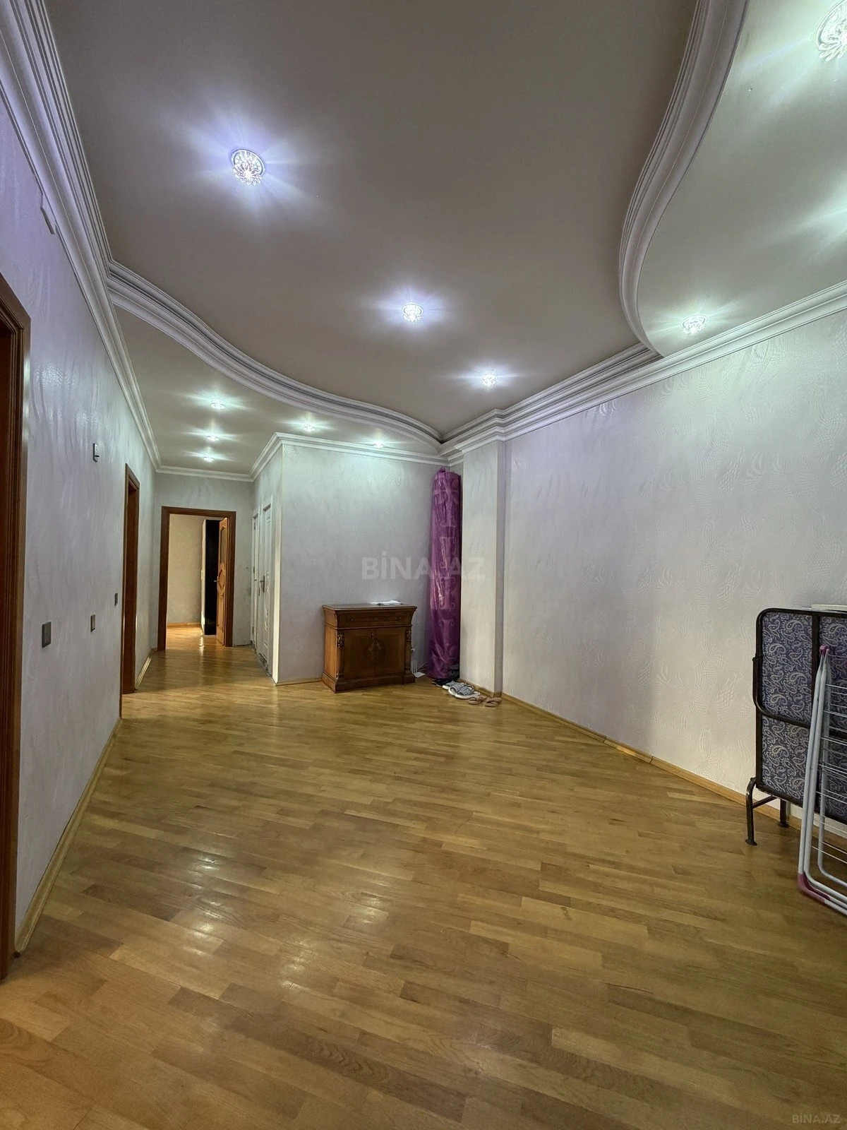Satılır 3 otaqlı mənzil 140 m²