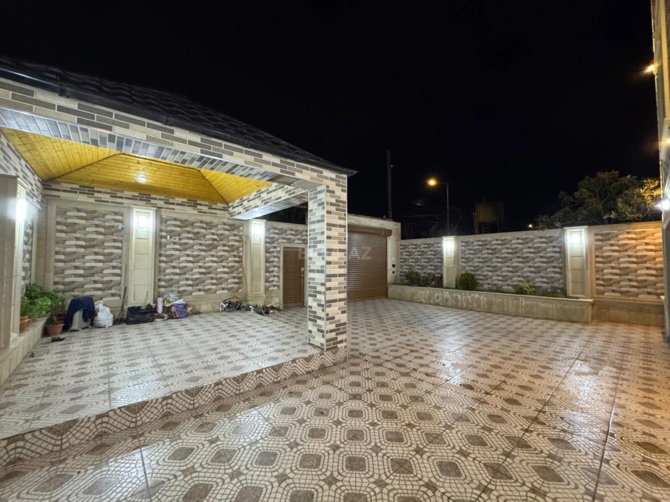 Satılır 7 otaqlı həyət evi 300 m²