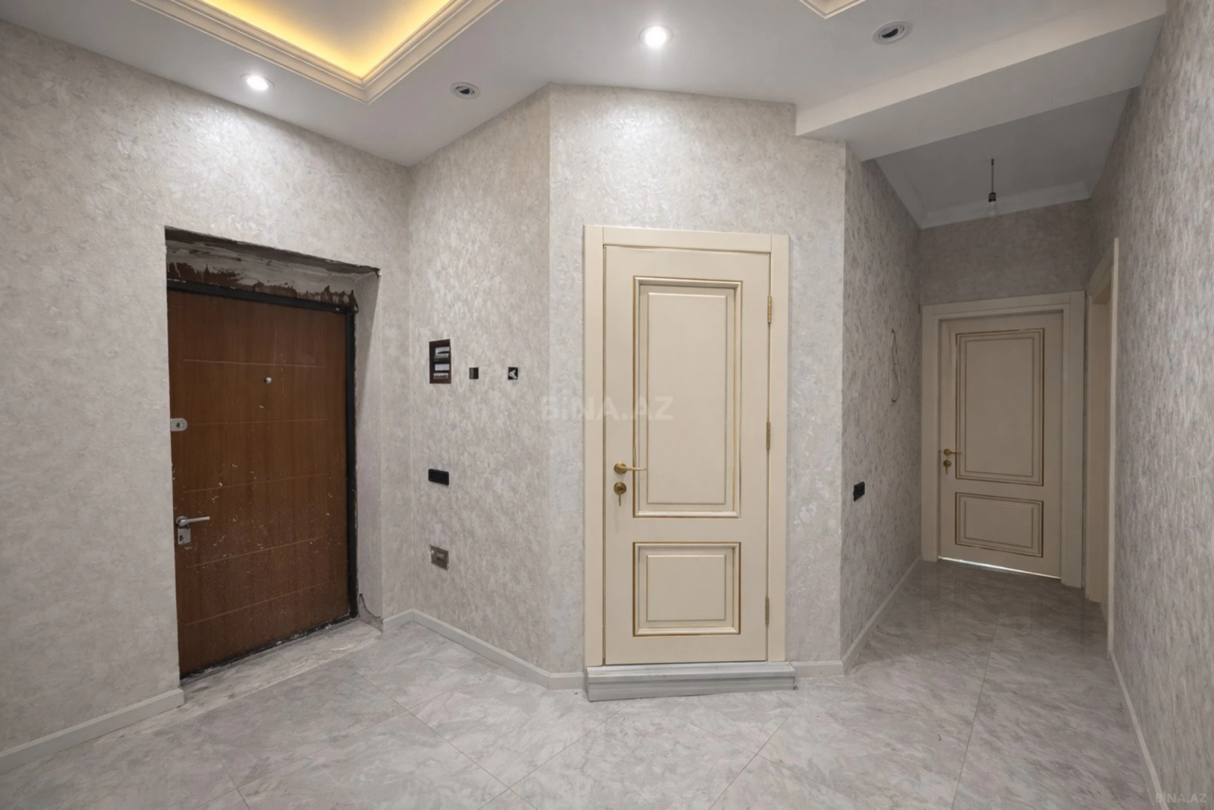 Satılır 2 otaqlı mənzil 73 m²