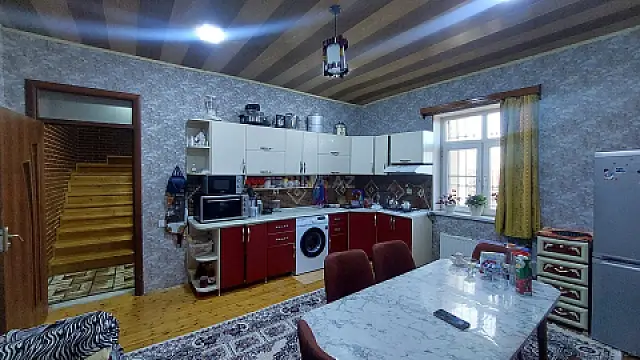 Satılır 4 otaqlı həyət evi 150 m²