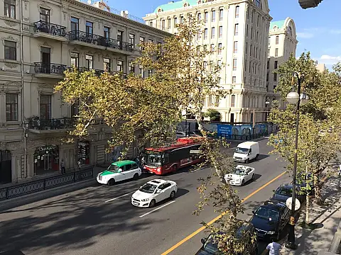 Kirayə verilir 3 otaqlı mənzil 95 m² — Bakı, Sahil qəs. 3 otaq 95.00 m²
