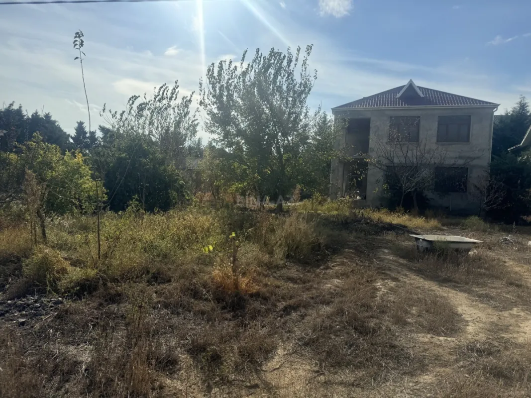 Satılır 4 otaqlı həyət evi 275 m²