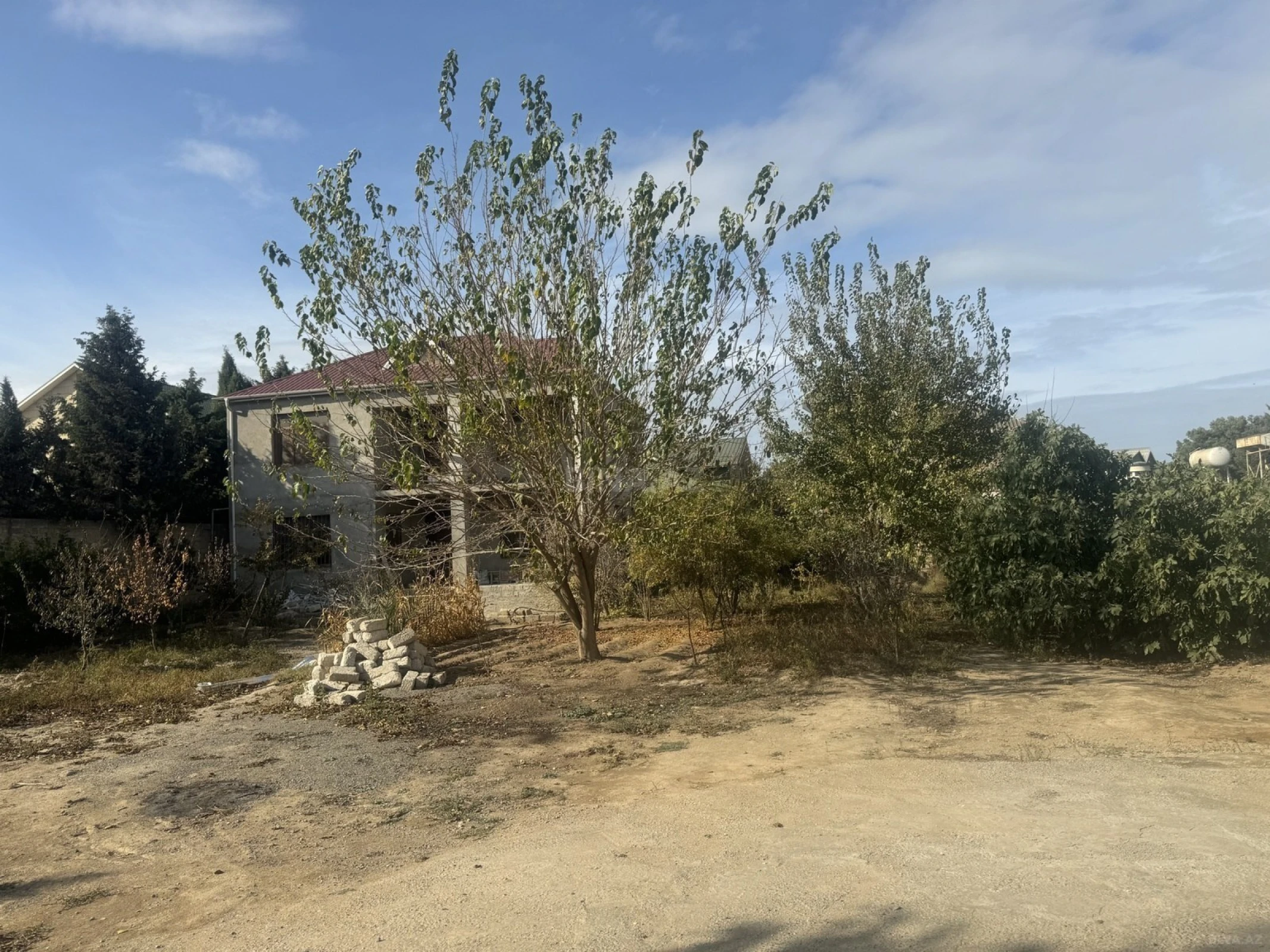 Satılır 4 otaqlı həyət evi 275 m²