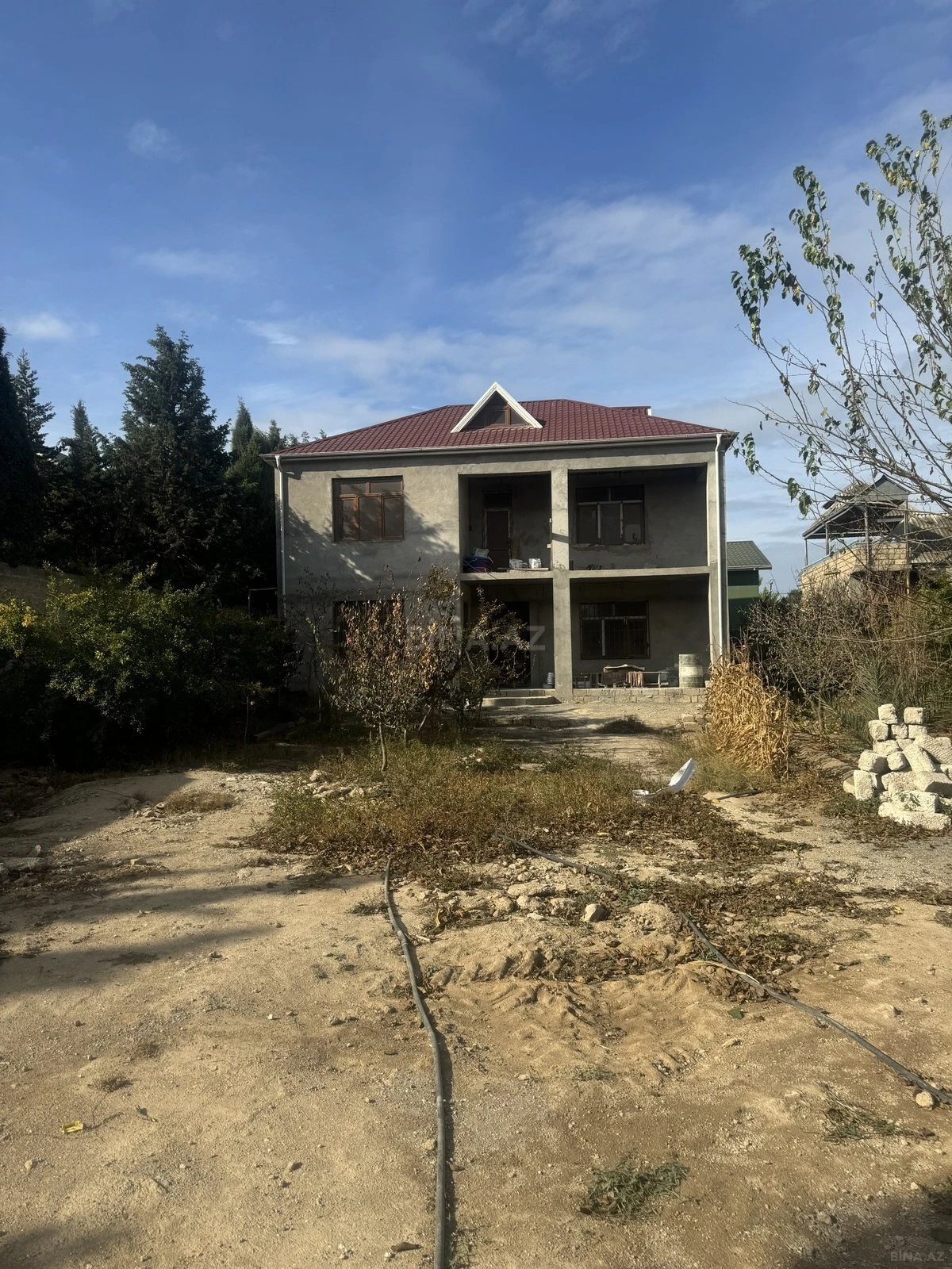 Satılır 4 otaqlı həyət evi 275 m²