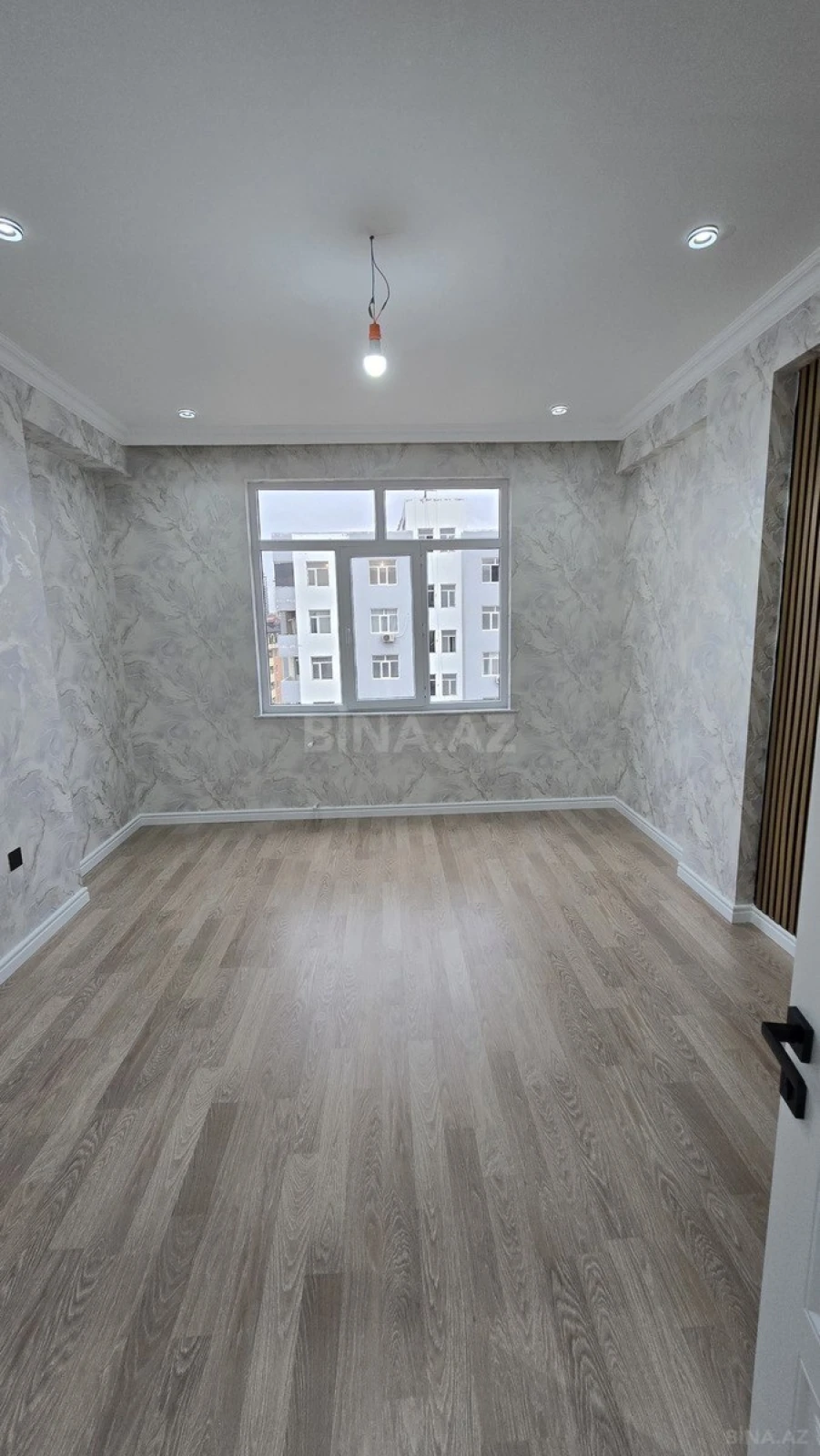 Satılır 2 otaqlı mənzil 79 m²