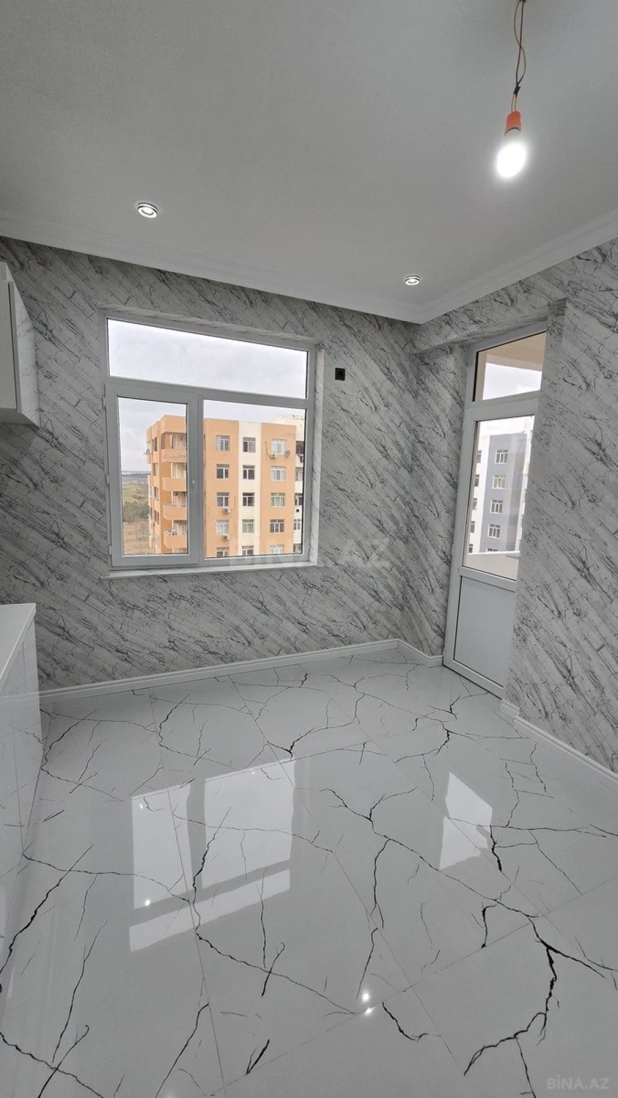 Satılır 2 otaqlı mənzil 79 m²