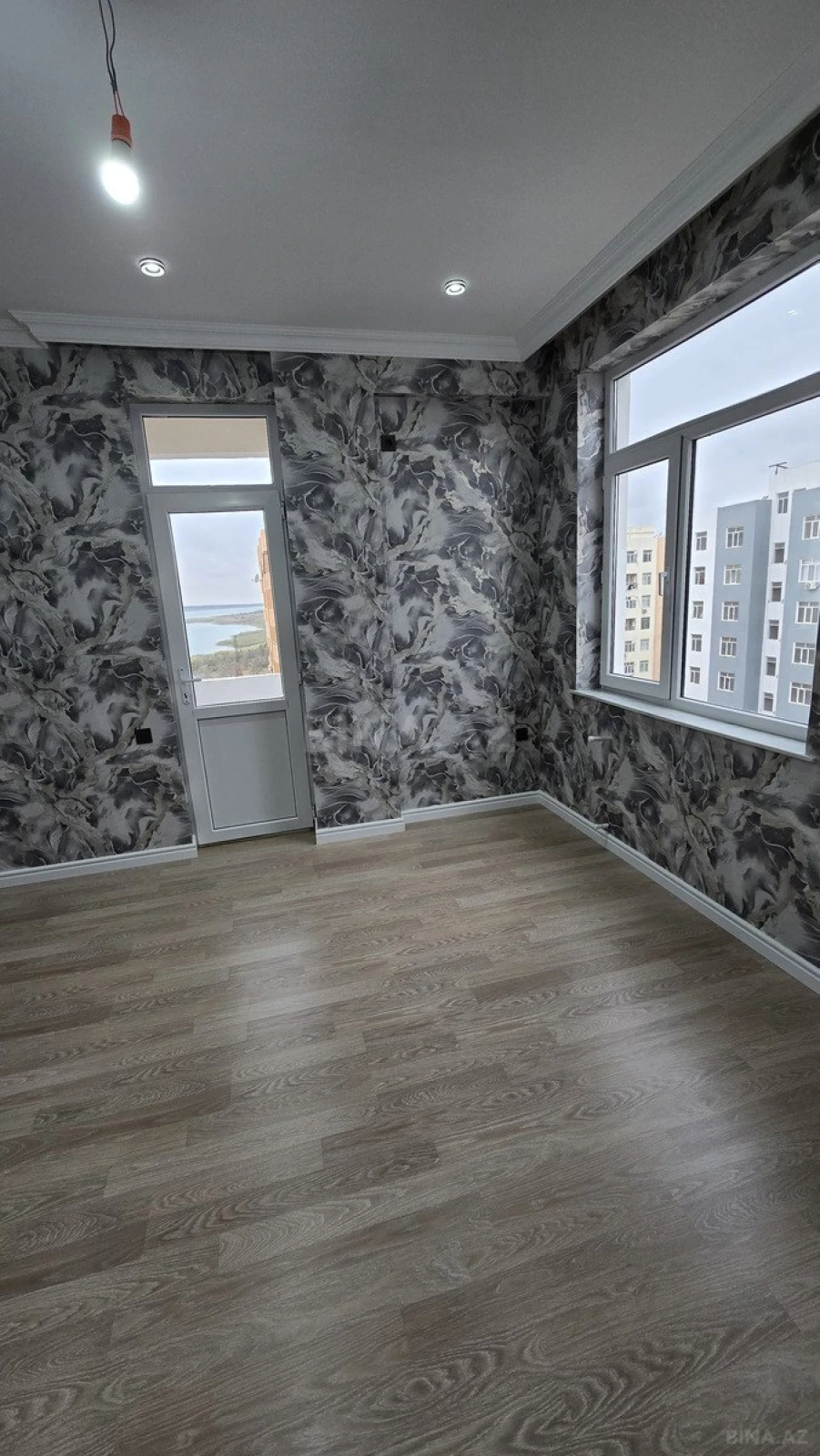 Satılır 2 otaqlı mənzil 79 m²