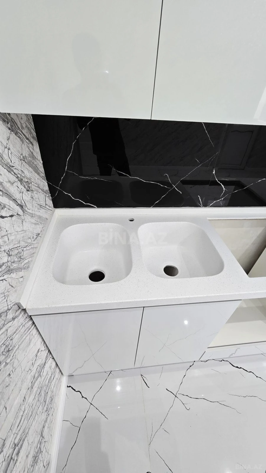 Satılır 2 otaqlı mənzil 79 m²