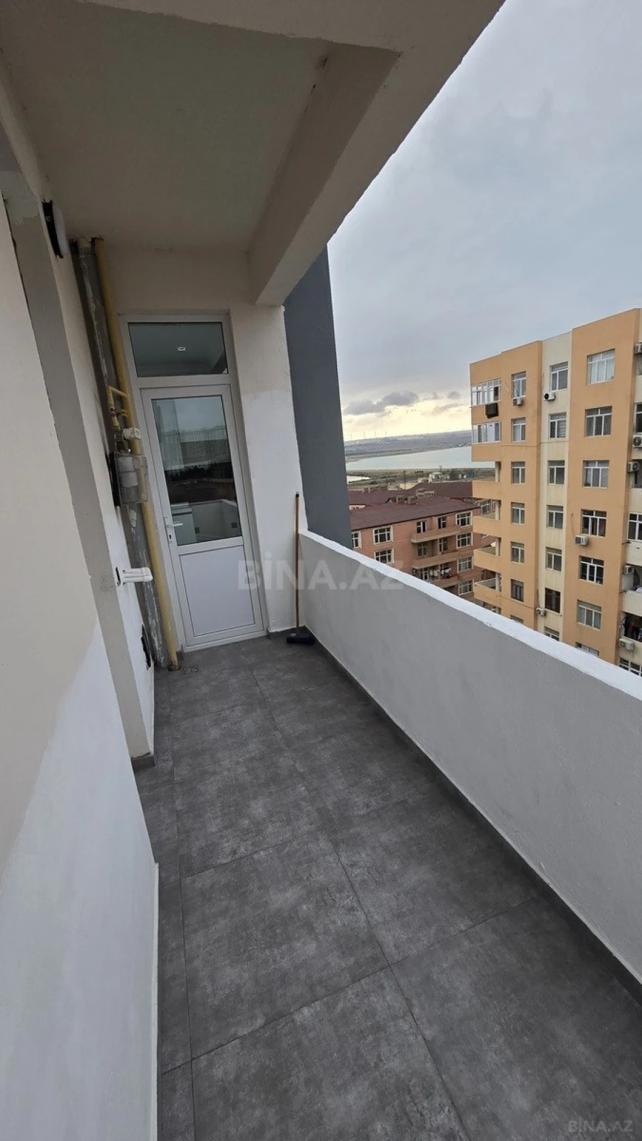 Satılır 2 otaqlı mənzil 79 m²