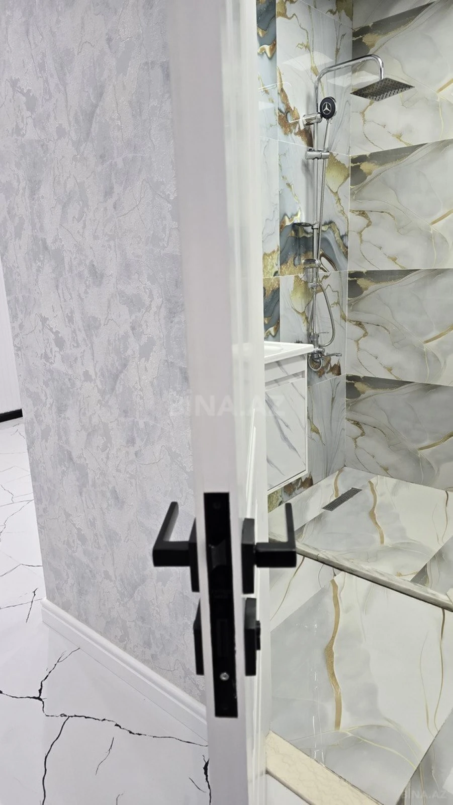 Satılır 2 otaqlı mənzil 79 m²