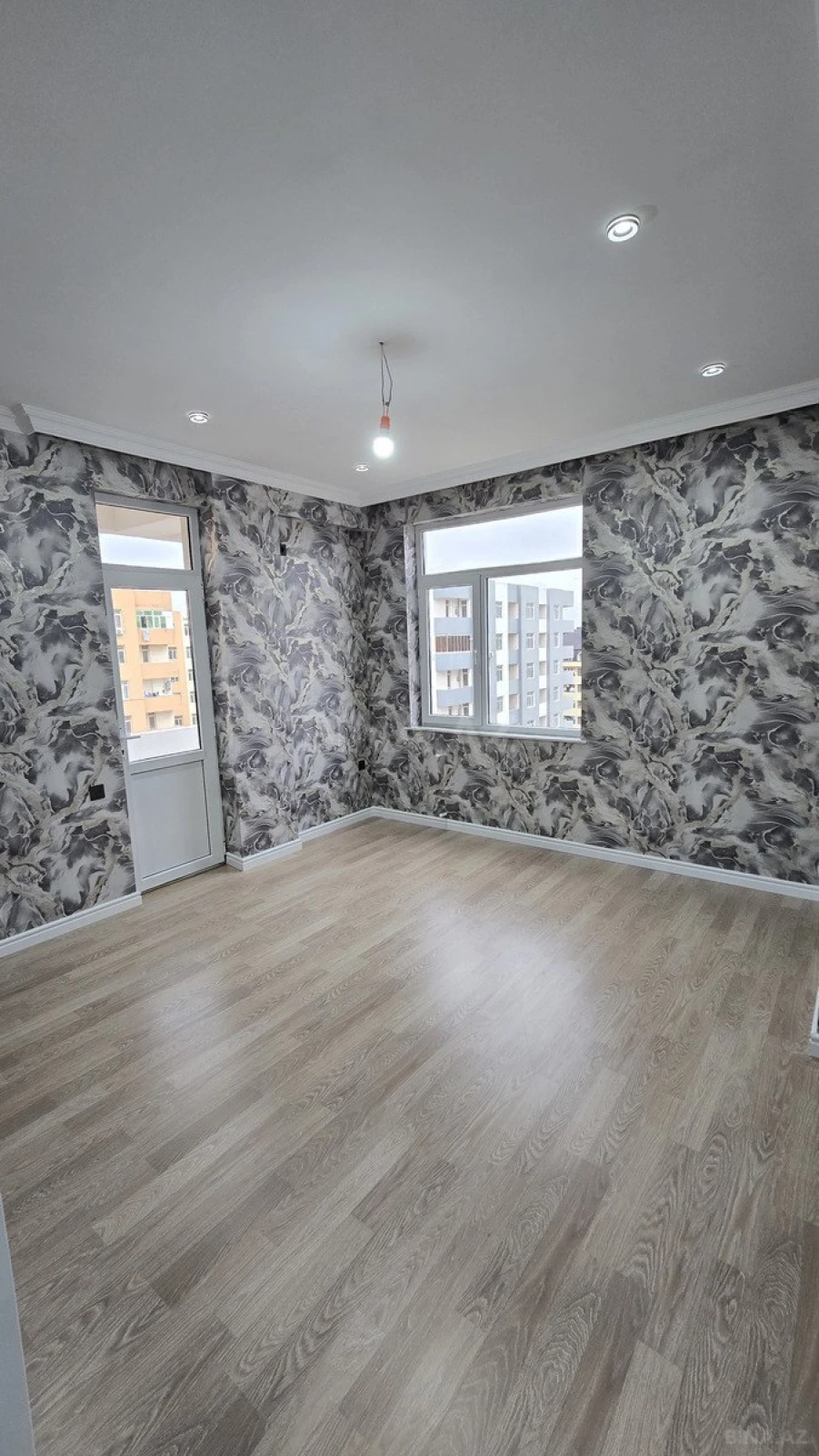 Satılır 2 otaqlı mənzil 79 m²