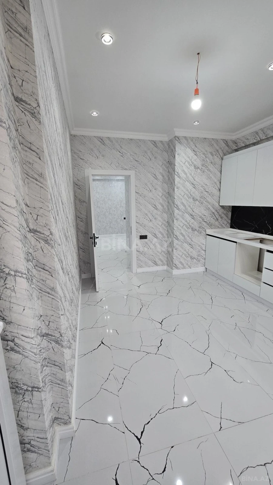 Satılır 2 otaqlı mənzil 79 m²