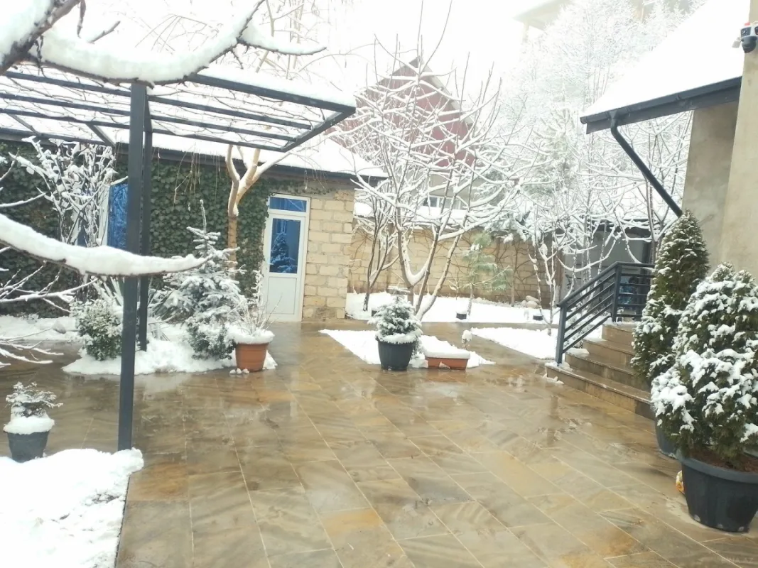 Kirayə verilir 4 otaqlı həyət evi 200 m²