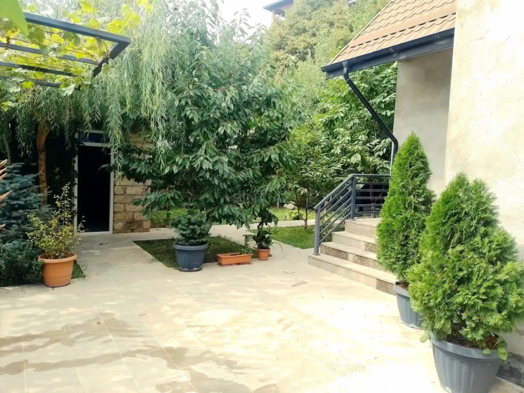 Kirayə verilir 4 otaqlı həyət evi 200 m²