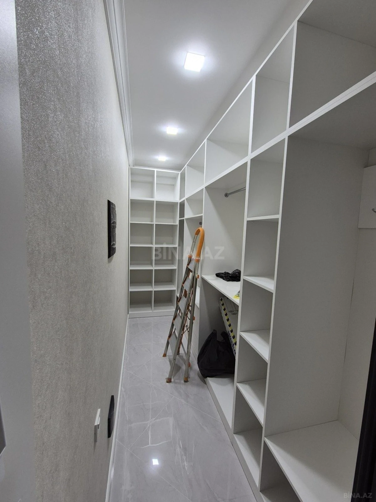 Kirayə verilir 3 otaqlı mənzil 156 m²