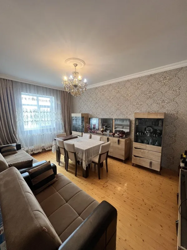 Satılır 7 otaqlı həyət evi 250 m²