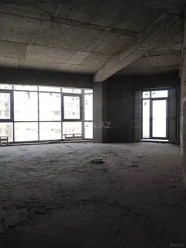 Satılır 5 otaqlı mənzil 323 m²