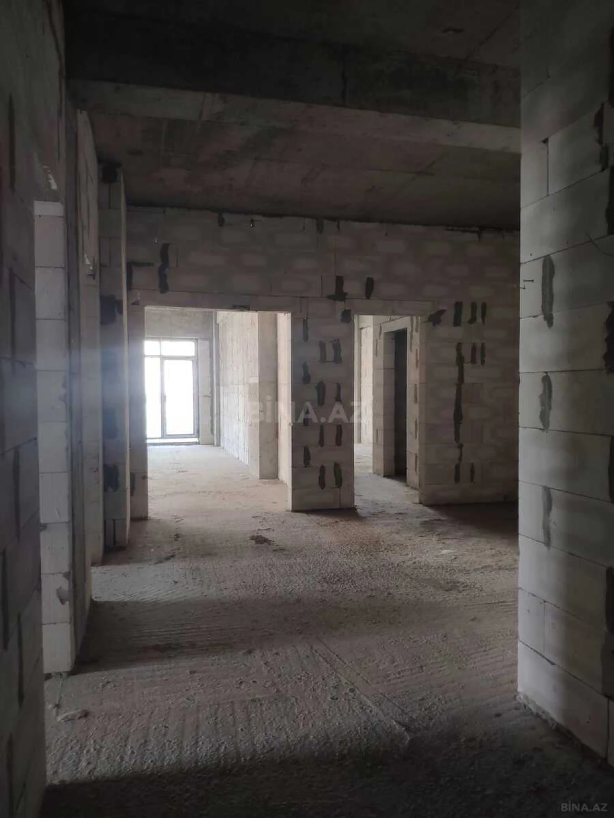 Satılır 5 otaqlı mənzil 323 m²