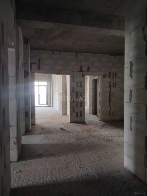 Satılır 5 otaqlı mənzil 323 m²