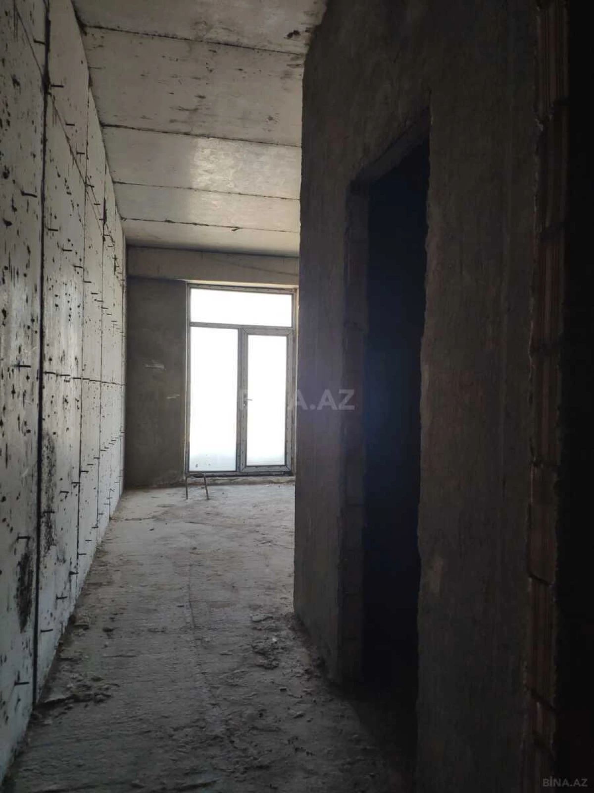 Satılır 5 otaqlı mənzil 323 m²