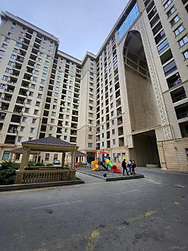 Satılır 5 otaqlı mənzil 323 m²