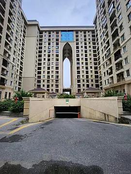 Satılır 5 otaqlı mənzil 323 m²