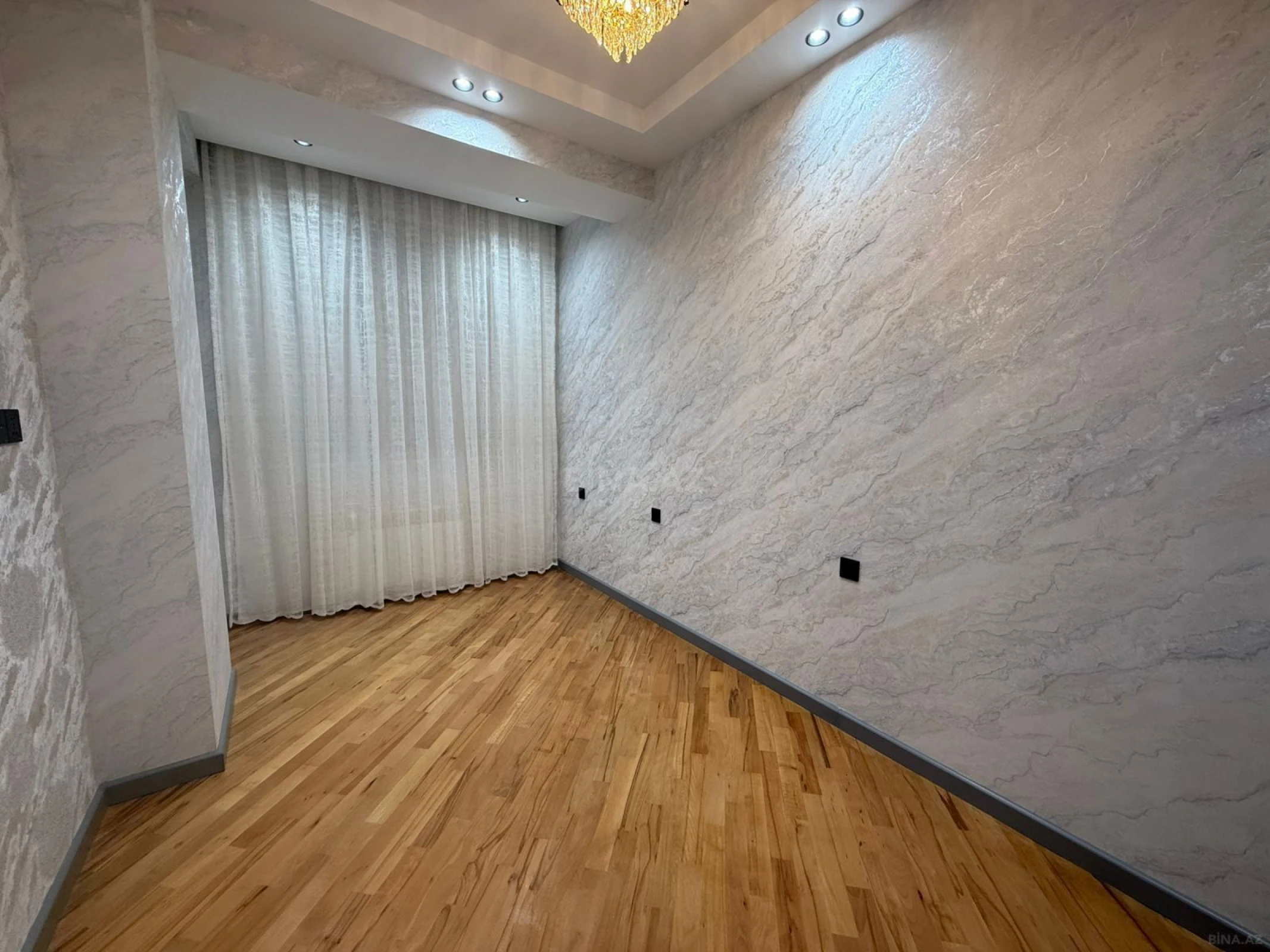 Satılır 3 otaqlı mənzil 77 m²