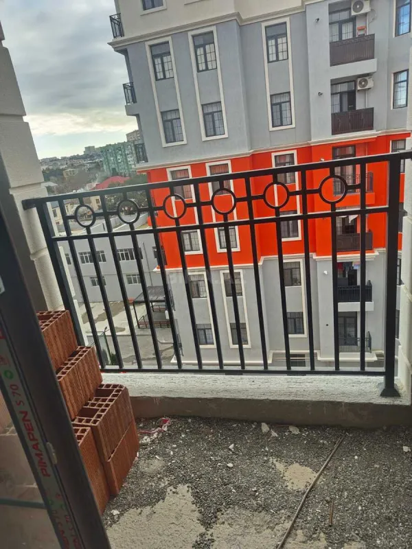 Satılır 4 otaqlı mənzil 142.5 m²