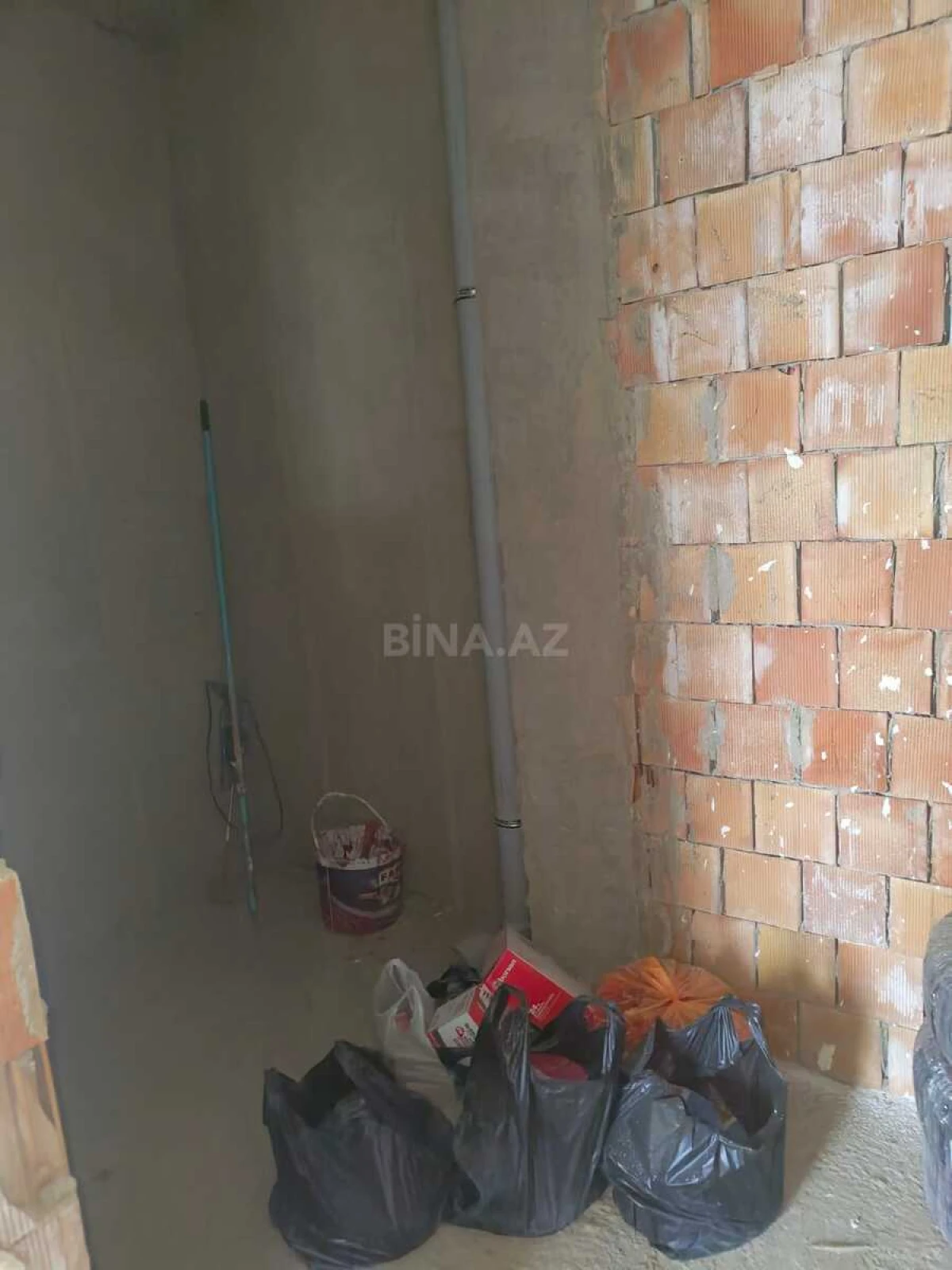 Satılır 4 otaqlı mənzil 142.5 m²