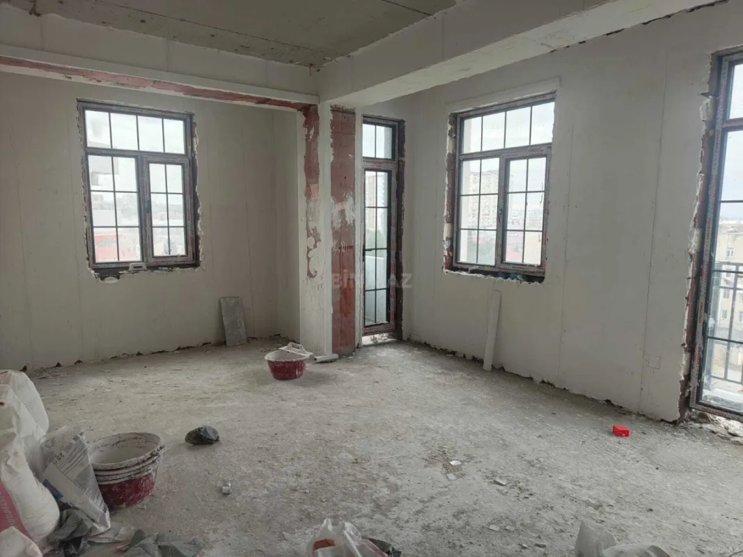 Satılır 4 otaqlı mənzil 142.5 m²