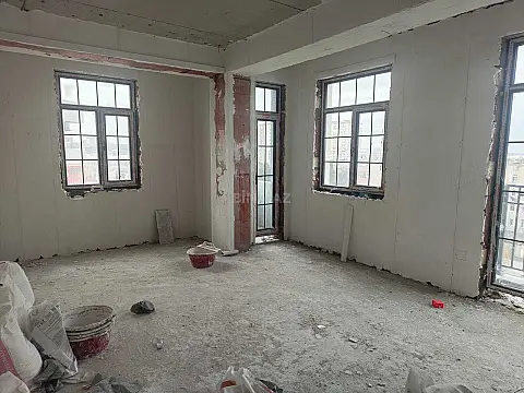 Satılır 4 otaqlı mənzil 142.5 m²