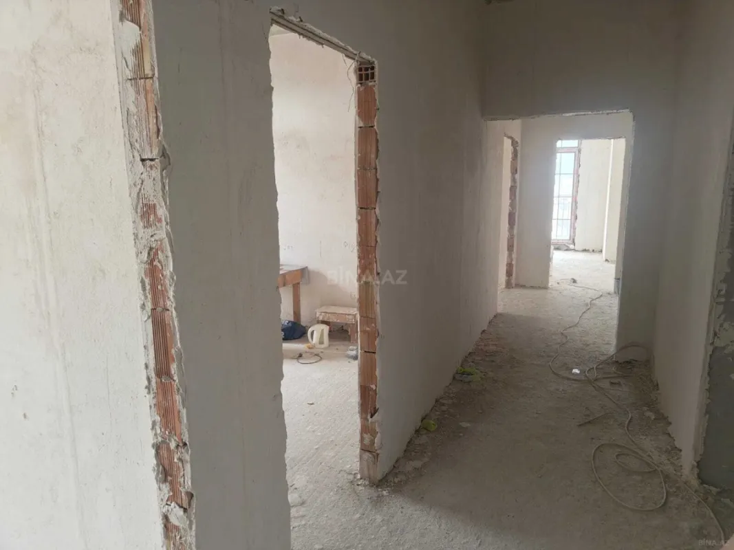 Satılır 4 otaqlı mənzil 142.5 m²