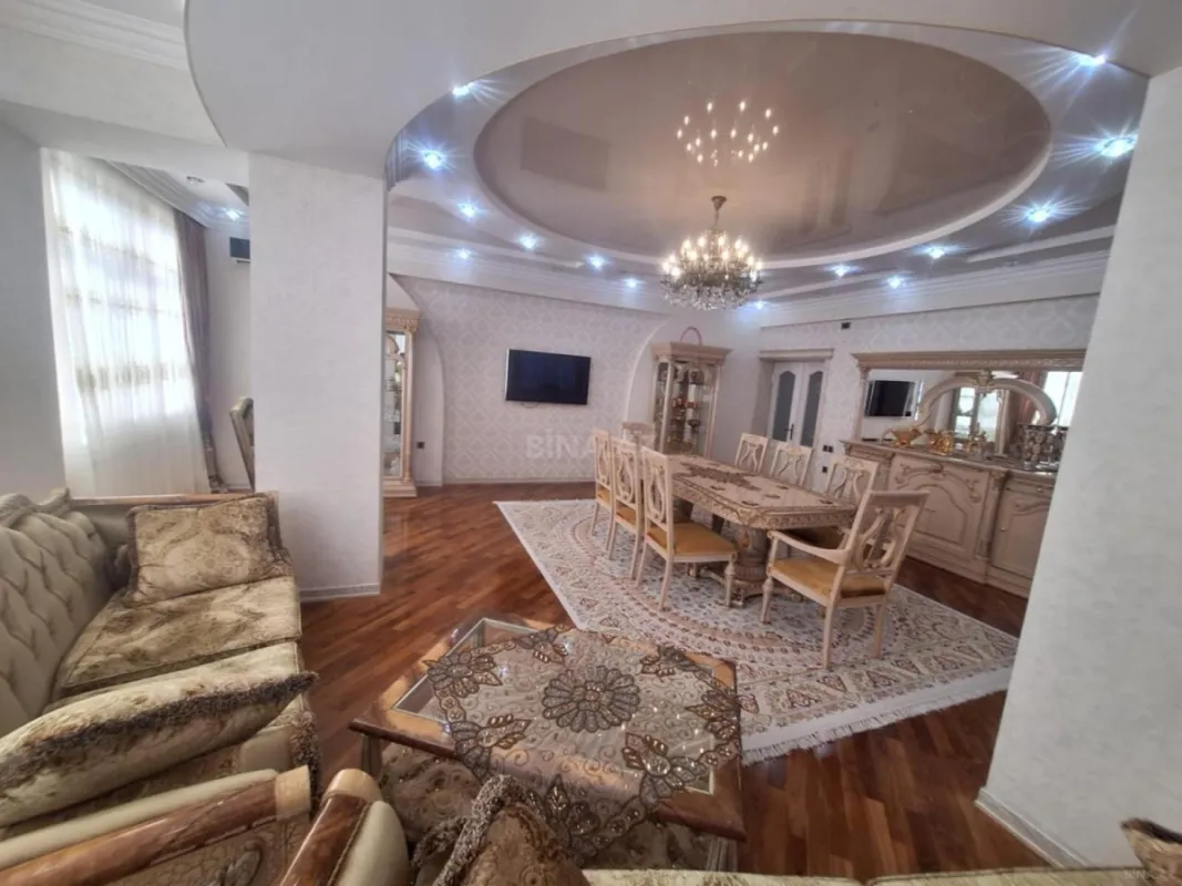 Satılır 4 otaqlı mənzil 200 m²