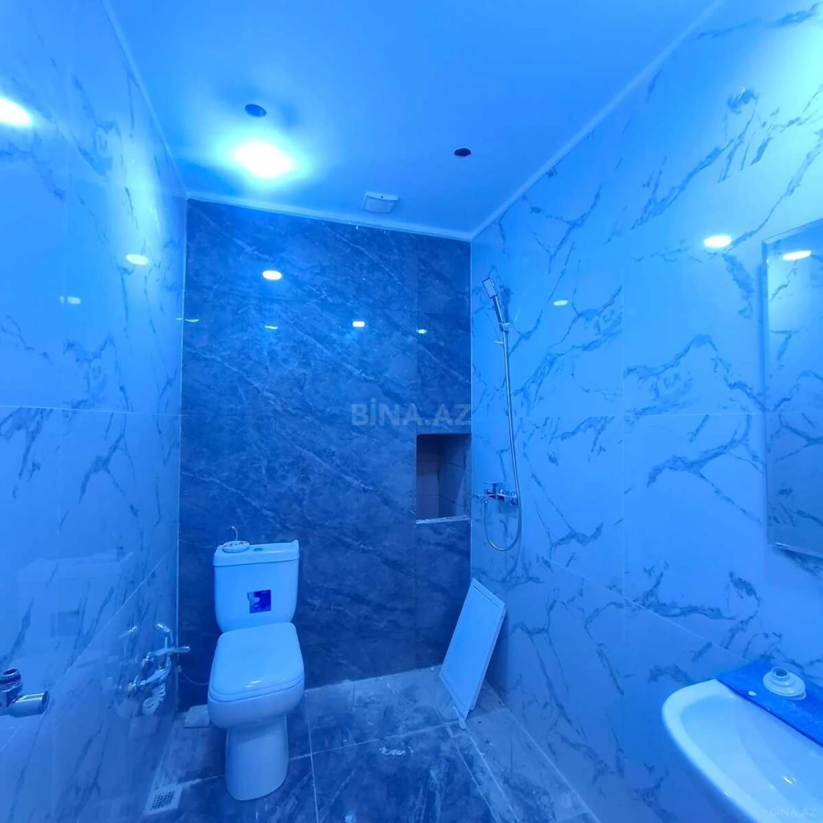 Satılır 2 otaqlı mənzil 63 m²