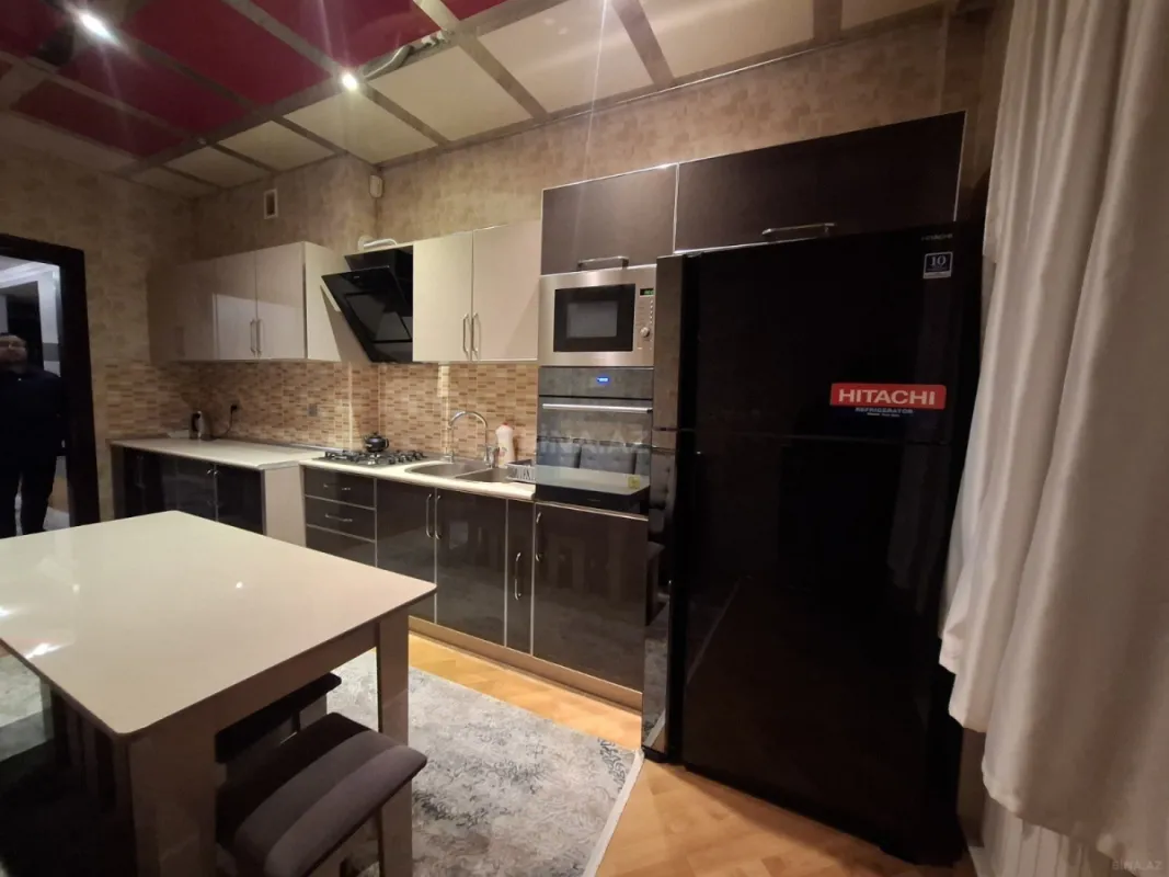 Kirayə verilir 3 otaqlı mənzil 165 m²